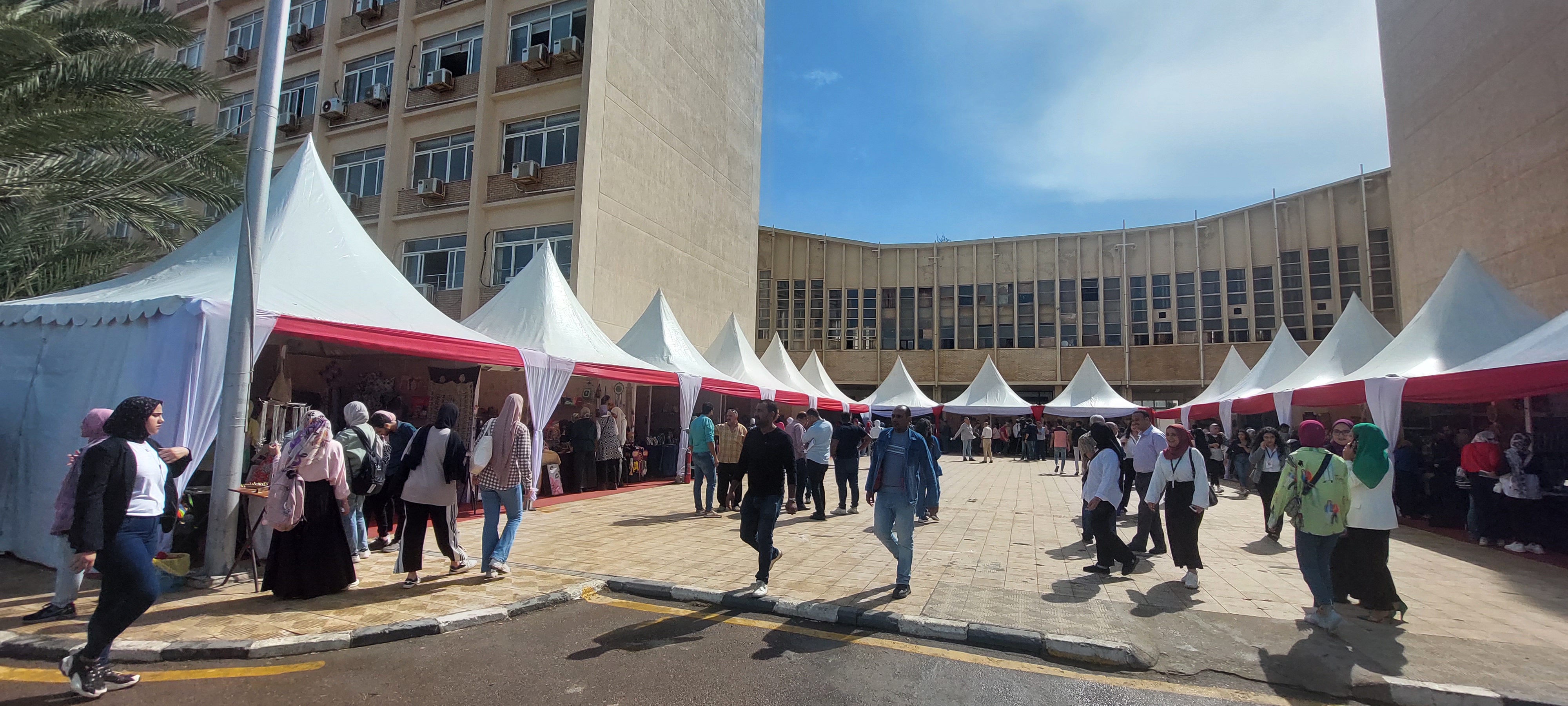 معرض المشغولات اليدوية في جامعة الاسكندرية تحت رعاية وزارة التضامن الاجتماعي